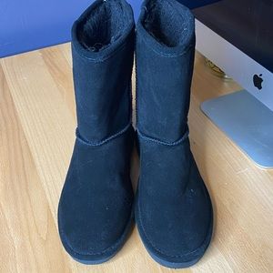 NWOT bear paw short black boots size 8